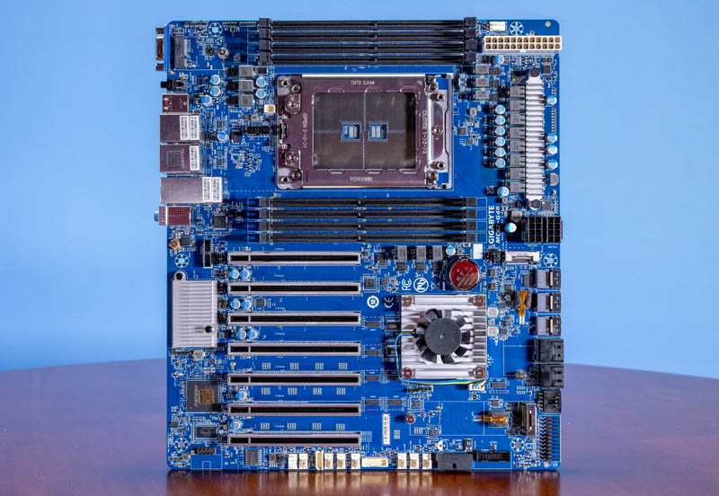 Gigabyte MC62 G40 Overview Upright