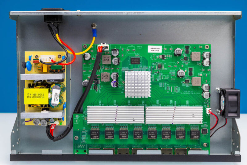 XikeStor SKS1200 8XGT Internal Overview